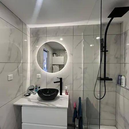 Studio Renove Avec Parking Et Climatisation Pour 2 Personnes - Fr-1-749-71 شقة *
